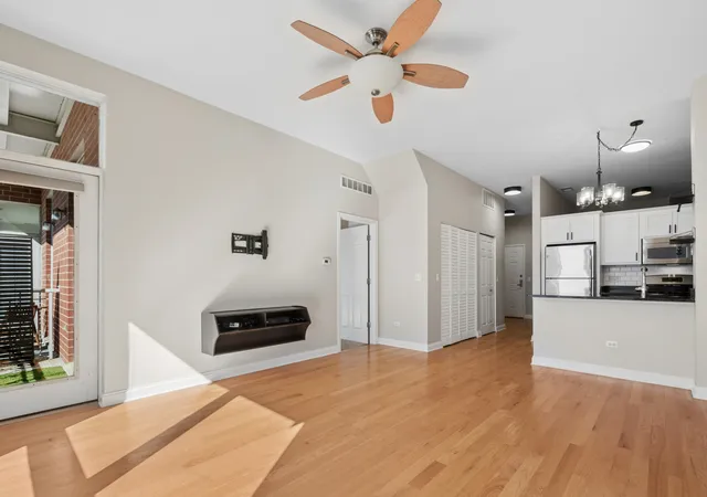 Photo 2 of Condo for sale at 2035 S Indiana Ave #405, Chicago, IL 60616 | MLS# 12766256 | Listing updated on 2026-10-14
