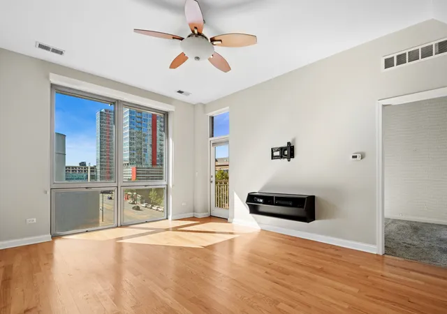 Photo 3 of Condo for sale at 2035 S Indiana Ave #405, Chicago, IL 60616 | MLS# 12766256 | Listing updated on 2026-10-14