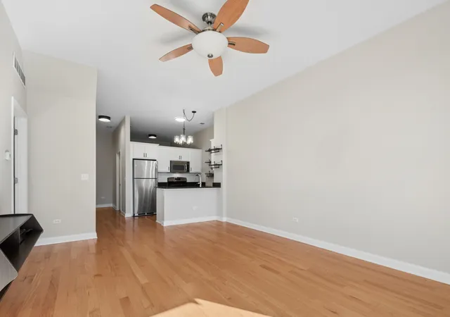 Photo 4 of Condo for sale at 2035 S Indiana Ave #405, Chicago, IL 60616 | MLS# 12766256 | Listing updated on 2026-10-14
