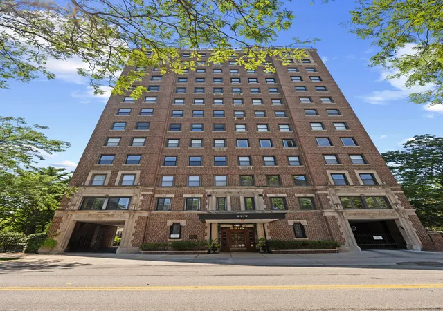 Condo for sale at 5510 N Sheridan Rd #2A, Chicago, IL 60640 | MLS# 12766261