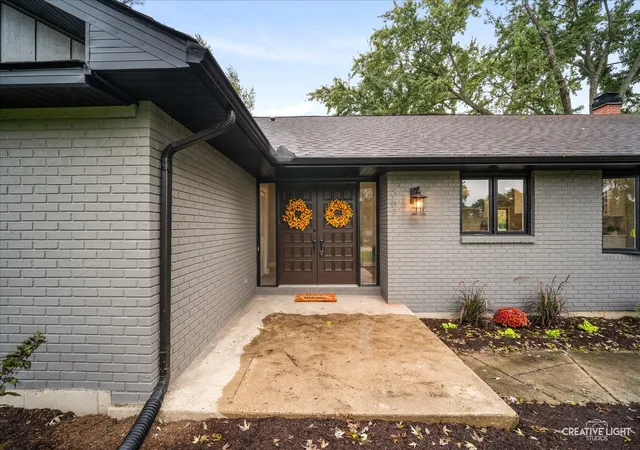 Photo 3 of Single family home for sale at 867 Winmoor Dr, Sleepy Hollow, IL 60118 | MLS# 12766267 | Listing updated on 2026-10-22