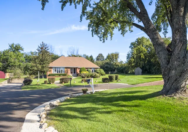 Photo 3 of Single family home for sale at 8120 Rosemere Ct, Willow Springs, IL 60480 | MLS# 12766272 | Listing updated on 2026-10-01
