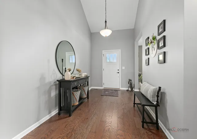 Photo 1 of Single family home for sale at 685 Insull Dr, Vernon Hills, IL 60061 | MLS# 12766276 | Listing updated on 2026-09-30