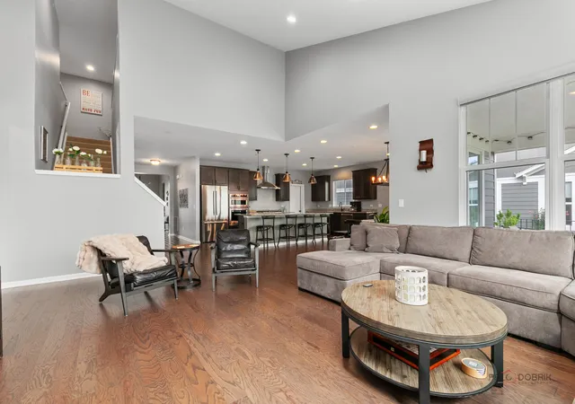 Photo 4 of Single family home for sale at 685 Insull Dr, Vernon Hills, IL 60061 | MLS# 12766276 | Listing updated on 2026-09-30