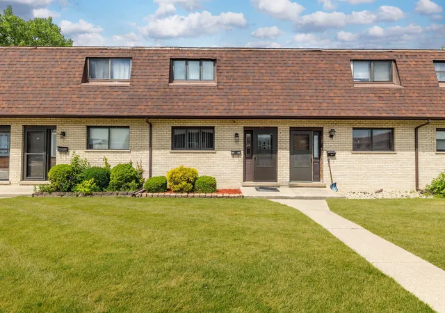 Townhouse for sale at 7546 S Cork Ave, Justice, IL 60458 | MLS# 12766278