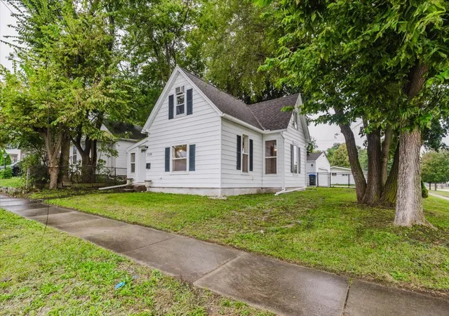 Photo 1 of Single family home for sale at 1328 N Mason St, Bloomington, IL 61701 | MLS# 12766294 | Listing updated on 2026-09-30