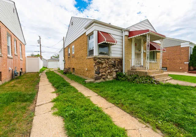Photo 2 of Single family home for sale at 529 49th Avenue, Bellwood, IL 60104 | MLS# 12766300 | Listing updated on 2026-09-30