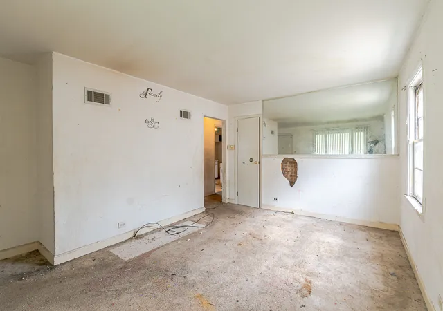 Photo 4 of Single family home for sale at 529 49th Avenue, Bellwood, IL 60104 | MLS# 12766300 | Listing updated on 2026-09-30