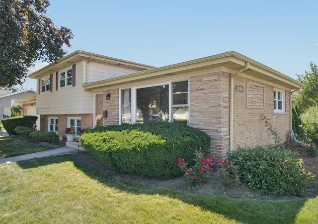 Photo 1 of Single family home for sale at 8157 N Root Ct, Niles, IL 60714 | MLS# 12766315 | Listing updated on 2026-09-24