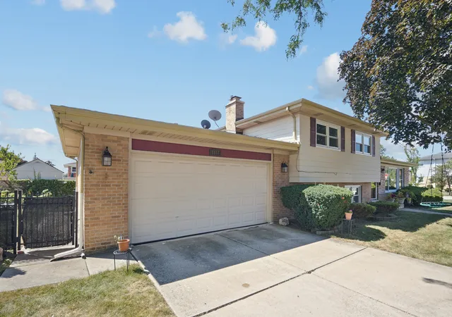 Photo 2 of Single family home for sale at 8157 N Root Ct, Niles, IL 60714 | MLS# 12766315 | Listing updated on 2026-09-24