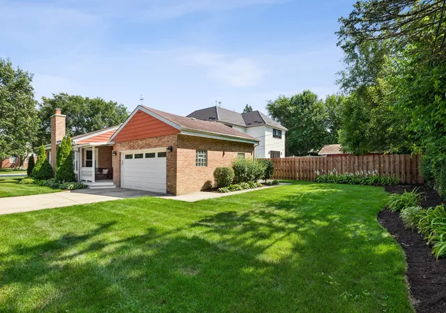 Photo 2 of Single family home for sale at 42 Washington St, Glenview, IL 60025 | MLS# 12766325 | Listing updated on 2026-09-23