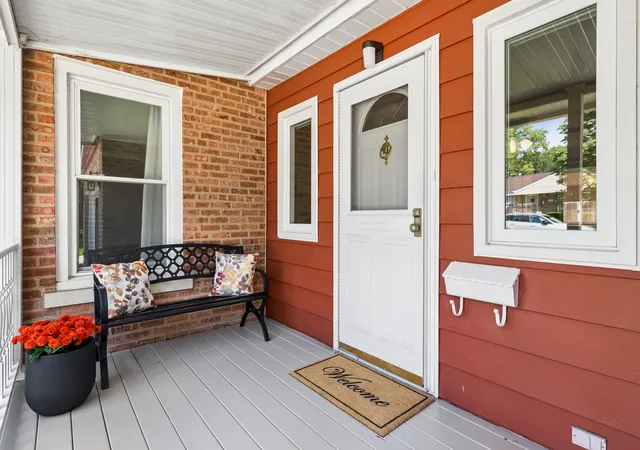 Photo 3 of Single family home for sale at 42 Washington St, Glenview, IL 60025 | MLS# 12766325 | Listing updated on 2026-09-23
