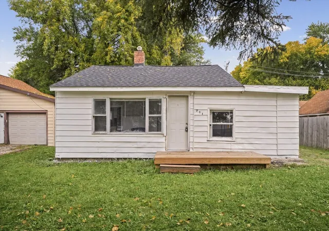 Single family home for sale at 711 W Howard St, Pontiac, IL 61764 | MLS# 12766327