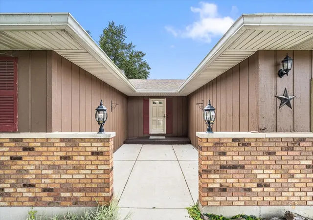 Photo 2 of Single family home for sale at 830 Hiawatha Dr, Elgin, IL 60120 | MLS# 12766344 | Listing updated on 2026-09-30