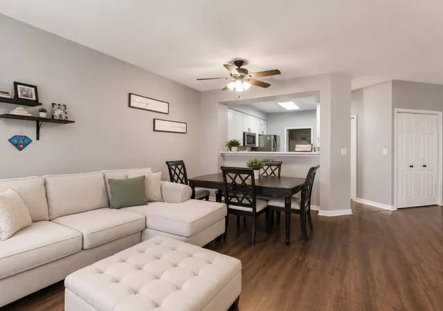 Listing Photo 5 - Condo for sale in building located at 2917 Stockton Ct, Naperville, IL 60564 - Unit #2917
