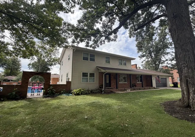 Photo 1 of Single family home for sale at 5 Oaklane Dr, Ottawa, IL 61350 | MLS# 12766355 | Listing updated on 2026-10-20