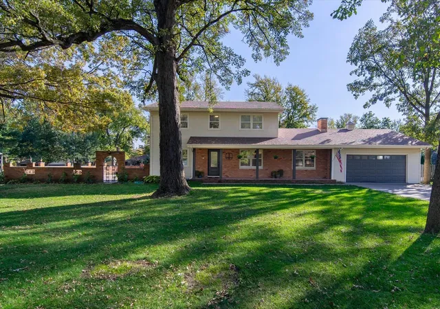 Photo 1 of Single family home for sale at 5 Oaklane Dr, Ottawa, IL 61350 | MLS# 12766355 | Listing updated on 2026-10-30