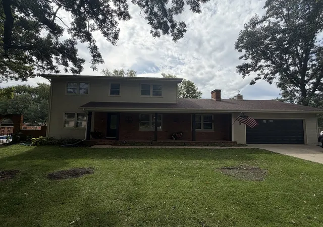 Photo 2 of Single family home for sale at 5 Oaklane Dr, Ottawa, IL 61350 | MLS# 12766355 | Listing updated on 2026-10-20