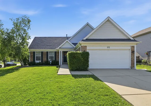 Photo 1 of Single family home for sale at 572 N Walnut Ln, Schaumburg, IL 60194 | MLS# 12766357 | Listing updated on 2026-09-24