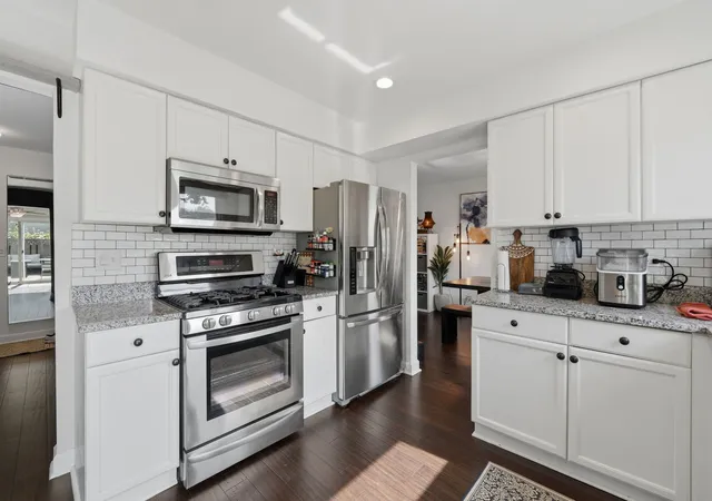 Photo 3 of Single family home for sale at 572 N Walnut Ln, Schaumburg, IL 60194 | MLS# 12766357 | Listing updated on 2026-09-24