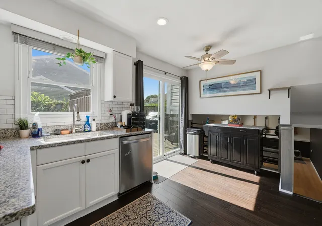 Photo 4 of Single family home for sale at 572 N Walnut Ln, Schaumburg, IL 60194 | MLS# 12766357 | Listing updated on 2026-09-24