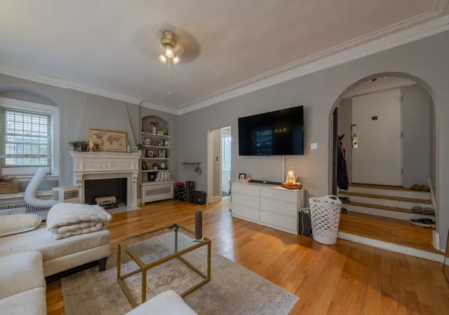 Photo 2 of Condo for sale at 2730 N Pine Grv Ave #G, Chicago, IL 60614 | MLS# 12766360 | Listing updated on 2026-09-24