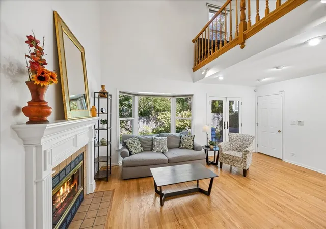 Photo 4 of Townhouse for sale at 812 Chestnut St #B, Deerfield, IL 60015 | MLS# 12766362 | Listing updated on 2026-10-07