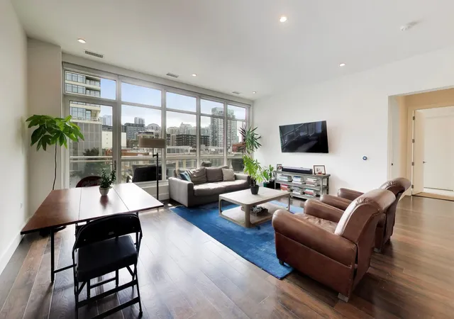 Listing Photo 3 - Condo for sale in building located at 367 W Locust St, Chicago, IL 60610 - Unit #305