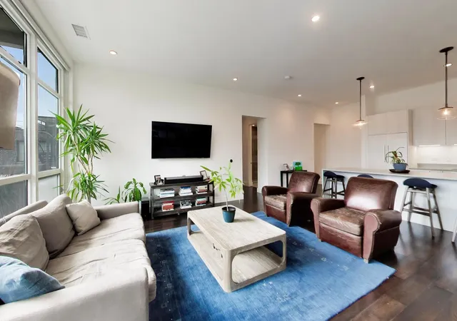 Photo 3 of Condo for sale at 367 W Locust St #305, Chicago, IL 60610 | MLS# 12766372 | Listing updated on 2026-09-23