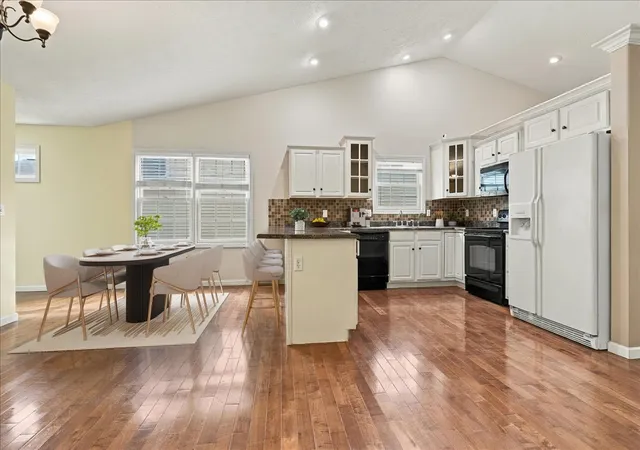 Photo 4 of Sale Pending at 1524 Belclare Rd, Normal, IL 61761 | MLS# 12766374 | Listing updated on 2026-10-03