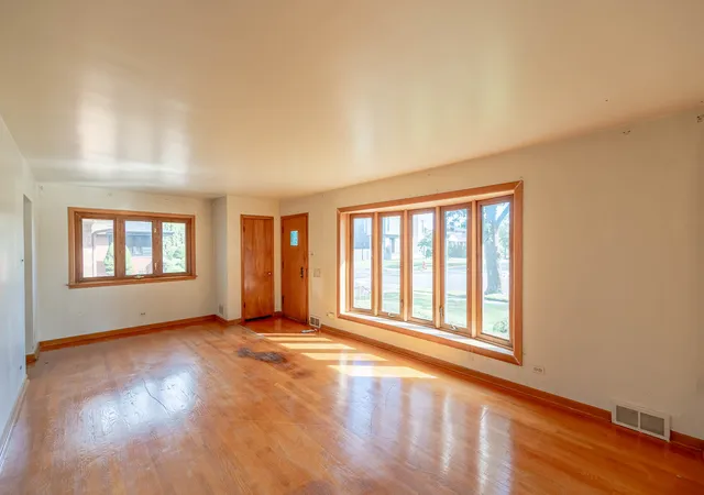 Photo 2 of Single family home for sale at 4510 N Oak St, Norridge, IL 60706 | MLS# 12766390 | Listing updated on 2026-09-29