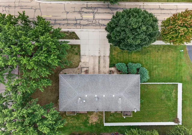 Photo 3 of Multi family home for sale at 1520 Adams St, Ottawa, IL 61350 | MLS# 12766398 | Listing updated on 2026-10-04