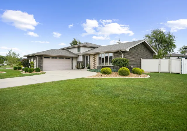 Photo 2 of Single family home for sale at 14117 Garavogue Ave, Orland Park, IL 60467 | MLS# 12766399 | Listing updated on 2026-09-25
