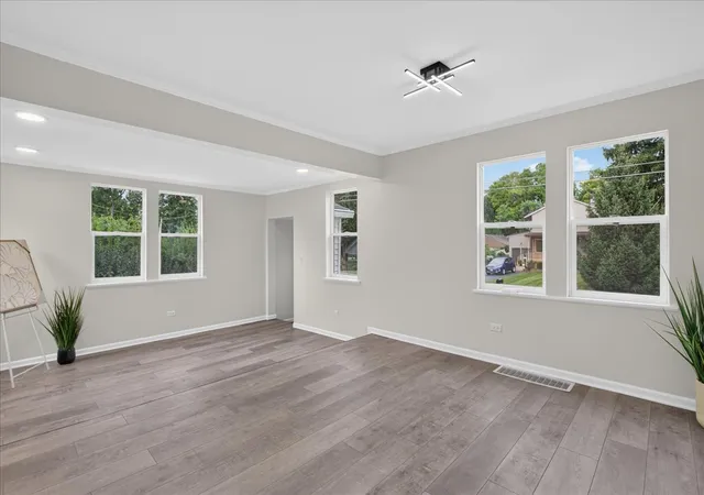 Photo 2 of Single family home for sale at 211 N Graylynn Dr, Mount Prospect, IL 60056 | MLS# 12766401 | Listing updated on 2026-09-24
