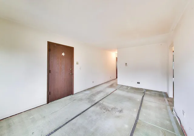 Photo 4 of Sale Pending at 6876 W Touhy Ave #3E, Niles, IL 60714 | MLS# 12766409 | Listing updated on 2026-10-07