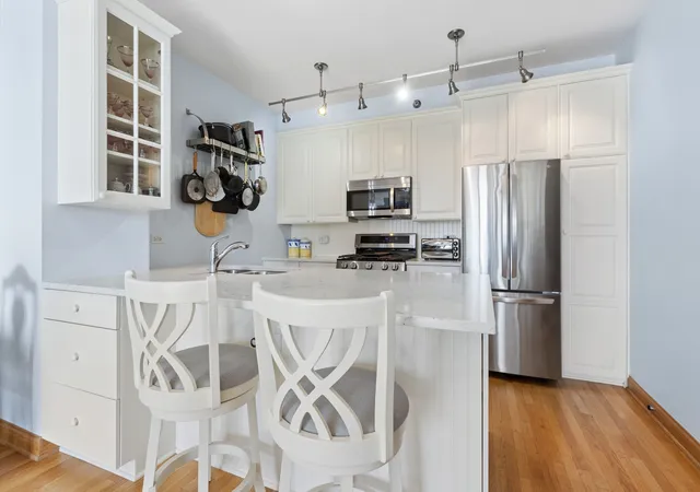 Photo 2 of Condo for sale at 330 N Jefferson St #1206, Chicago, IL 60661 | MLS# 12766411 | Listing updated on 2026-10-20
