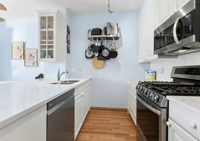 Photo 3 of Condo for sale at 330 N Jefferson St #1206, Chicago, IL 60661 | MLS# 12766411 | Listing updated on 2026-10-20