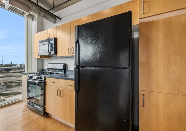 Photo 4 of Condo for sale at 700 W Van Buren St #604, Chicago, IL 60607 | MLS# 12766418 | Listing updated on 2026-09-28