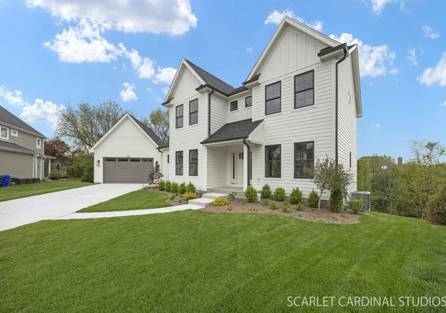 Photo 3 of Single family home for sale at 835 Avon Ct, Glen Ellyn, IL 60137 | MLS# 12766423 | Listing updated on 2026-09-23