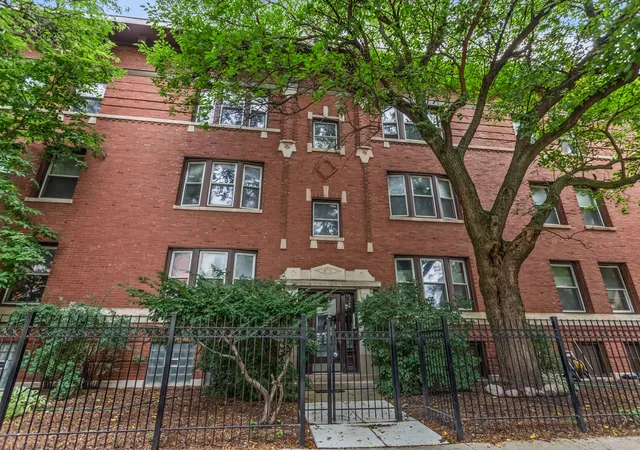 Condo for sale at 805 W Belle Plaine Ave #103, Chicago, IL 60613 | MLS# 12766424