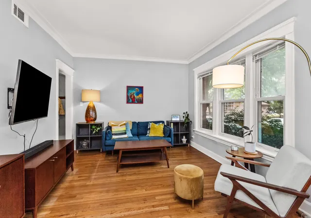 Photo 2 of Condo for sale at 805 W Belle Plaine Ave #103, Chicago, IL 60613 | MLS# 12766424 | Listing updated on 2026-09-24