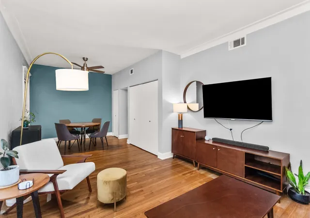 Photo 4 of Condo for sale at 805 W Belle Plaine Ave #103, Chicago, IL 60613 | MLS# 12766424 | Listing updated on 2026-09-24