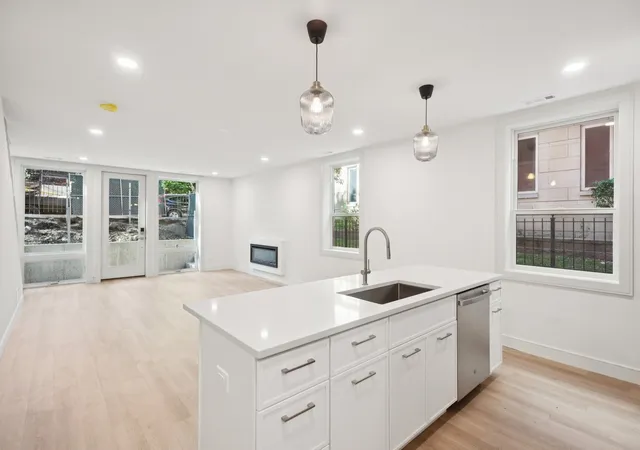Photo 4 of House for sale at 2323 N Lister Ave, Chicago, IL 60614 | MLS# 12766430 | Listing updated on 2026-09-28