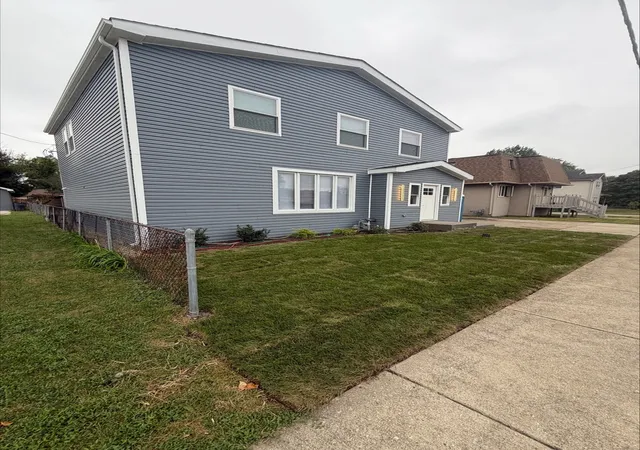 Single family home for sale at 5708 W 84th Place, Burbank, IL 60459 | MLS# 12766433