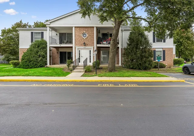Photo 1 of Condo for sale at 959 Golf Crse Rd #1, Crystal Lake, IL 60014 | MLS# 12766437 | Listing updated on 2026-10-05