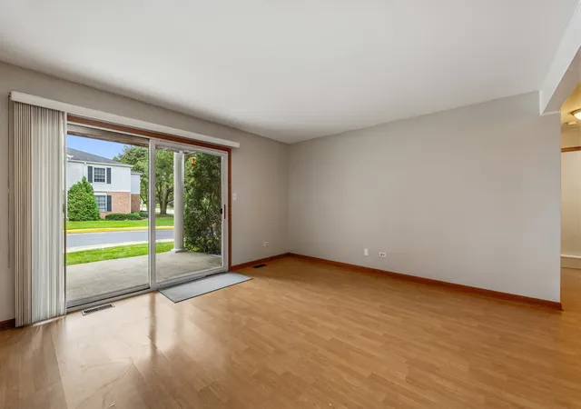 Photo 4 of Condo for sale at 959 Golf Crse Rd #1, Crystal Lake, IL 60014 | MLS# 12766437 | Listing updated on 2026-10-05