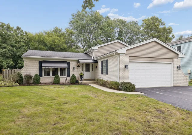 Single family home for sale at 4153 Cumnor Rd, Downers Grove, IL 60515 | MLS# 12766438