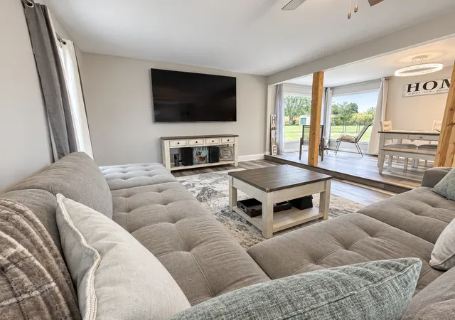 Photo 3 of Single family home for sale at 2076 N State Rd, Flora, IL 62839 | MLS# 12766459 | Listing updated on 2026-10-13