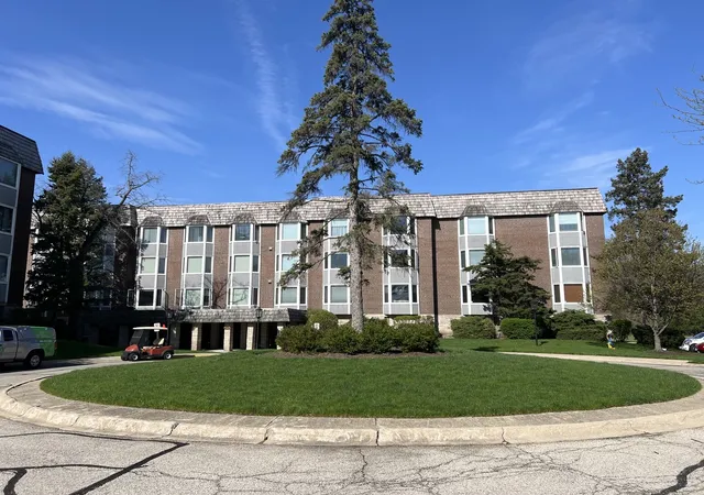 Photo 1 of Condo for sale at 2600 Windsor Mall #2E, Park Ridge, IL 60068 | MLS# 12766461 | Listing updated on 2026-09-29