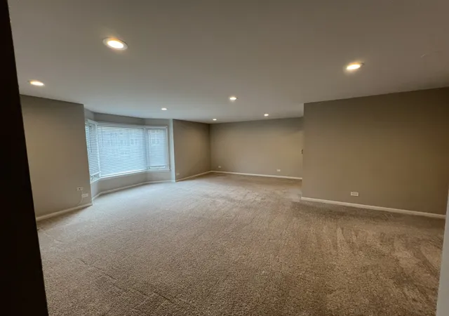 Listing Photo 4 - Condo for sale in building located at 2600 Windsor Mall, Park Ridge, IL 60068 - Unit #2E